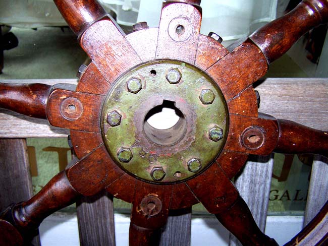 A Nice late 19th century Ships' Wheel with outer wooden rim. — image 3